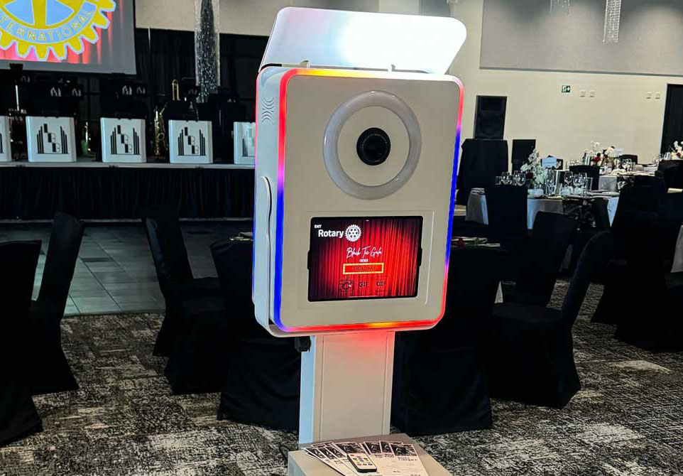 Why a DSLR Photobooth With an Attendant Is Worth It (And Why iPad Booths Don’t Compare)